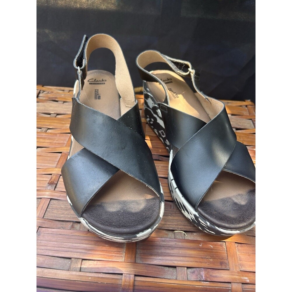 Clarks Collection Woman's Size 10 Soft Cushion Wedge Strap Black White Sandals